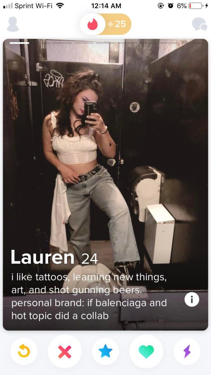Tinder : Taking bathroom selfie to a.. grosser level - SpeedDating ...
