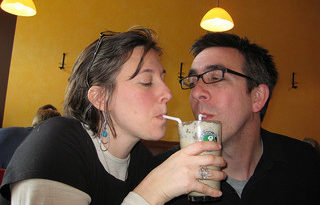 Definition of RACONTEUR and synonyms of RACONTEUR (French)