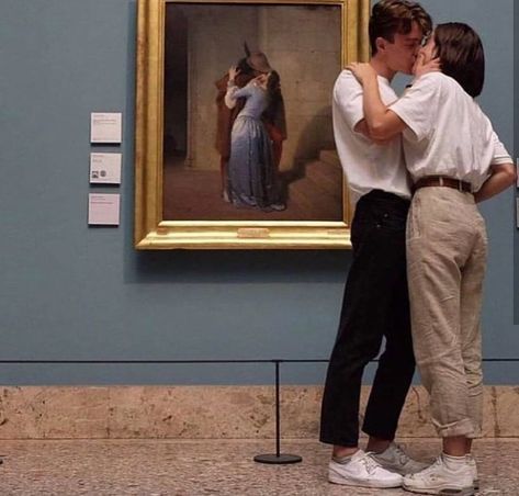 The signs that show him that he secretly misses you as much as he misses you!